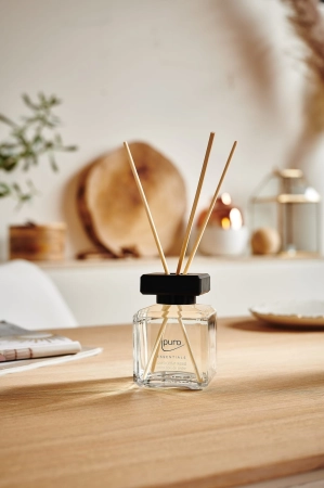 gdc-ipuro-essentials-cedar-wood-100ml-ifc1035-ambiente-01_1066x1600.jpg