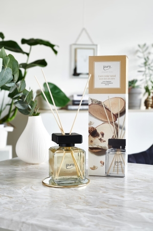 gdc-ipuro-essentials-cedar-wood-200ml-ifc1065-ambiente-05_1066x1600.jpg