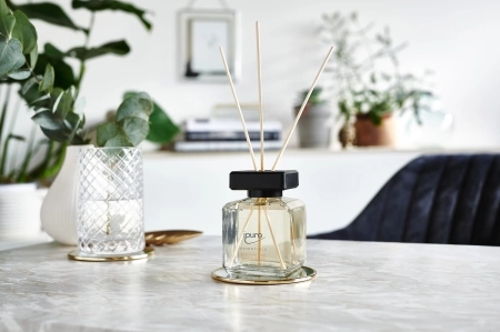 gdc-ipuro-essentials-cedar-wood-200ml-ifc1065-ambiente-01_1600x1066.jpg