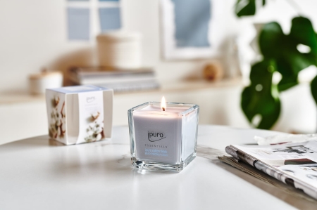 gdc-ipuro-essentials-cotton-fields-125g-kerze-ifc1200-ambiente-03_1600x1066.jpg