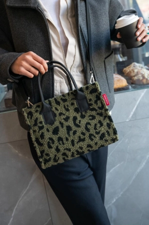 GN5055_daily-shopper-XS_teddy-leo-olive_reisenthel_PE_02.jpg
