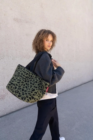ZS5055_shopper-M_teddy-leo-olive_reisenthel_PE_03.jpg
