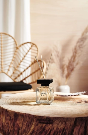 gdc-ipuro-essentials-cedar-wood-50ml-ifc1005-ambiente-01_1046x1600.jpg
