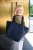 RZS4129_shopper-M_twist-navy_reisenthel_PE_03.jpg