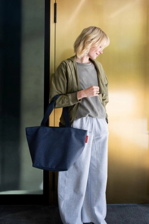 RZS4129_shopper-M_twist-navy_reisenthel_PE_01.jpg