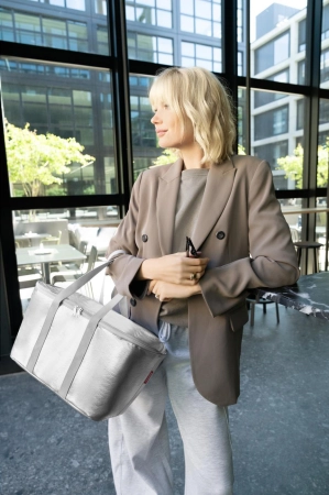 RUH7088_coolerbag_silver-crackle_reisenthel_PE_03.jpg