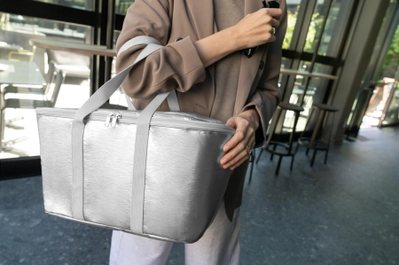 RUH7088_coolerbag_silver-crackle_reisenthel_PE_05.jpg
