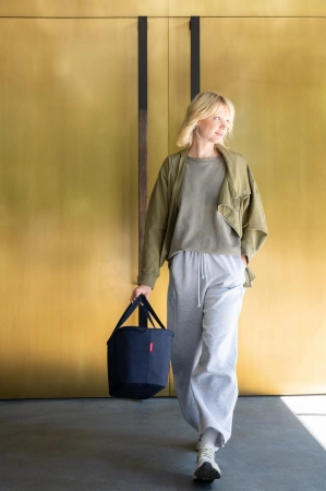 RUH4129_coolerbag_twist-navy_reisenthel_PE_01.jpg