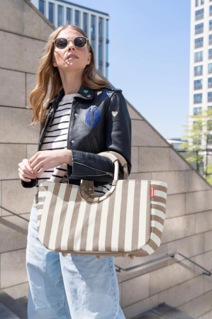 ROS6056_loopshopper-M_summerstripes-coffee_reisenthel_PE_06.jpg