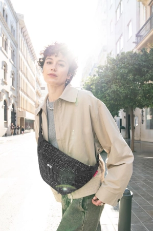 RLU7094_city-beltbag_boucle-black_reisenthel_PE_09.jpg