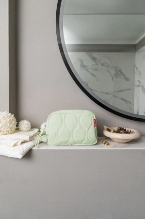 RBH5058_cosmeticpouch-M_puffer-iced-matcha_reisenthel_PE_02.jpg