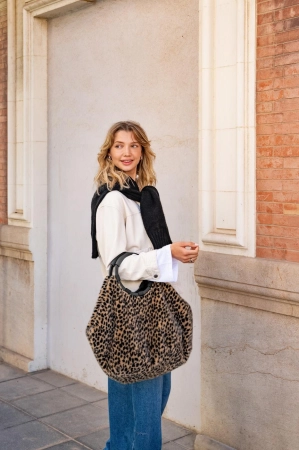ROP6072_loopbag-hobo_leo-fake-fur_reisenthel_PE_43.jpg