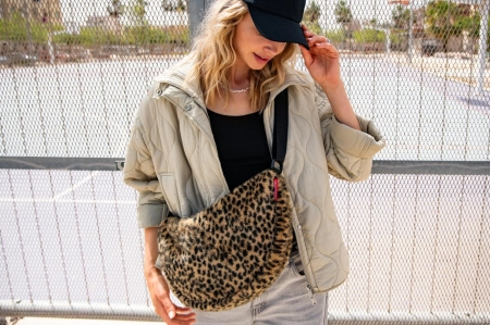 RGS6072_moonbag-s_leo-fake-fur_reisenthel_PE_10.jpg