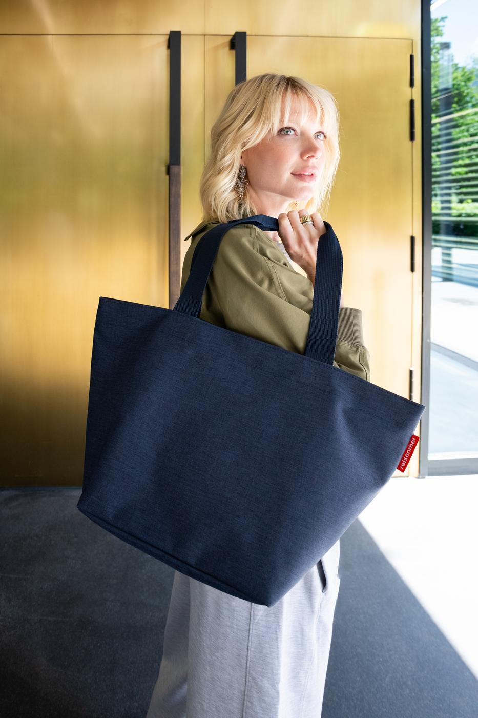 RZS4129_shopper-M_twist-navy_reisenthel_PE_03.jpg