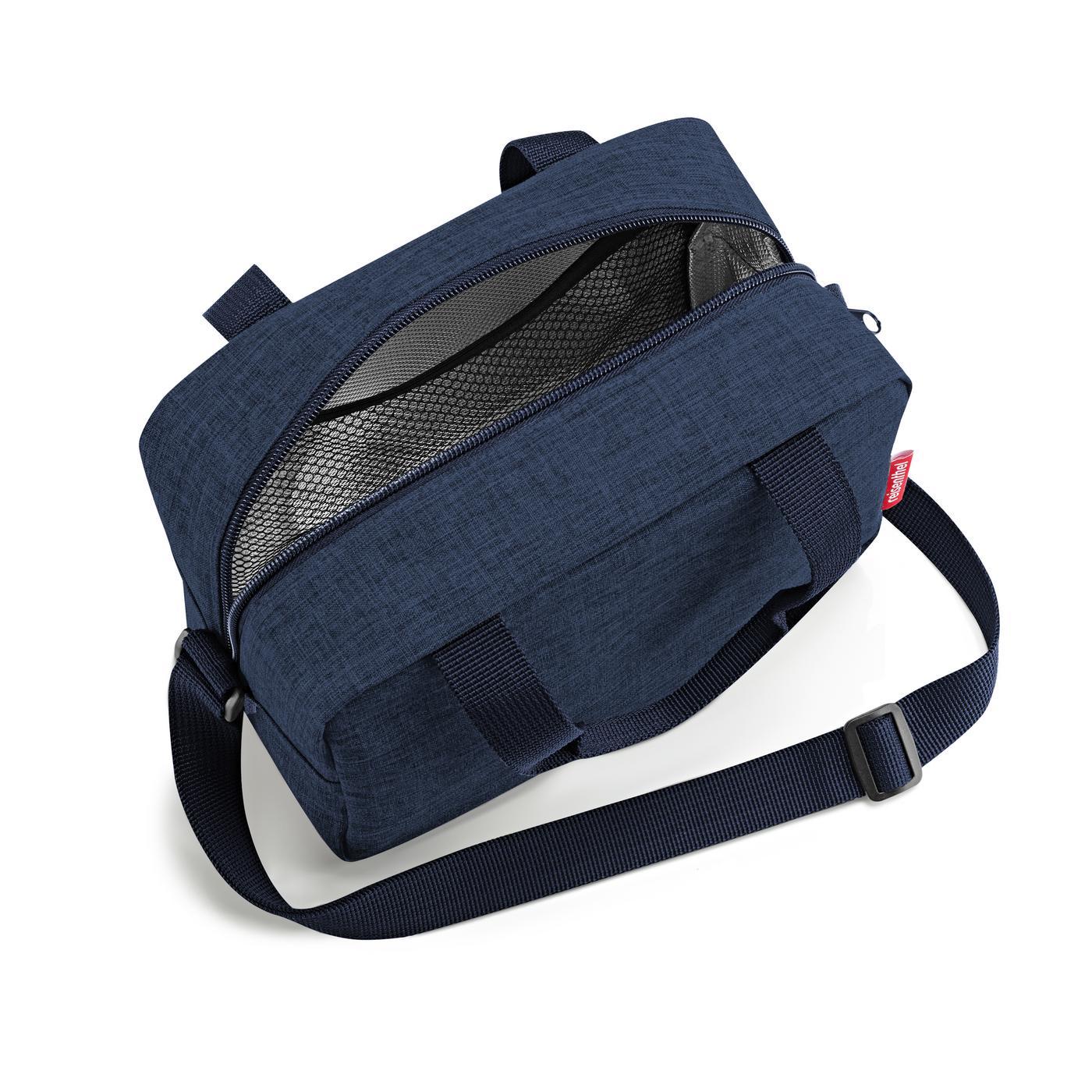 RZK4129_coolerbag-to-go_twist-navy_reisenthel_P_03.jpg